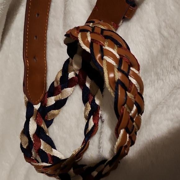 Tommy Hilfiger belt - Picture 12 of 14